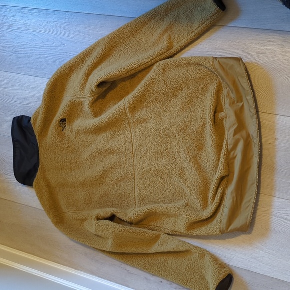 Noth Face Sherpa Jacket, Size M - Picture 3 of 3